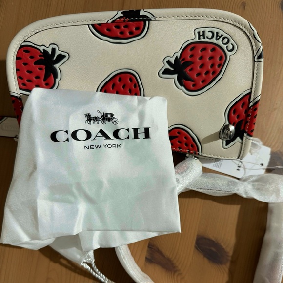 🍓 Coach Swinger Bag 20 With Strawberry Print - Picture 12 of 13